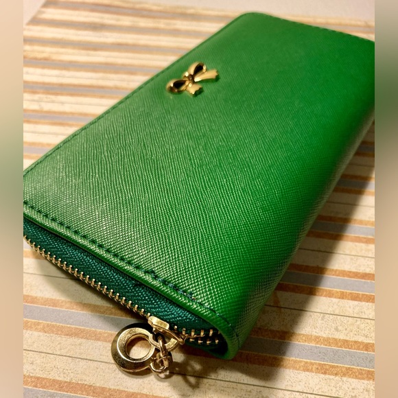 Green Wallet with Gold Bow - Picture 4 of 5